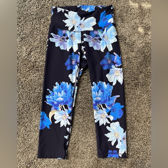 Old Navy Pants - Old Navy Elevate Cropped Leggings Blue Floral Women’s Size M Spring